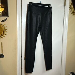 Santiny shinny black leggings